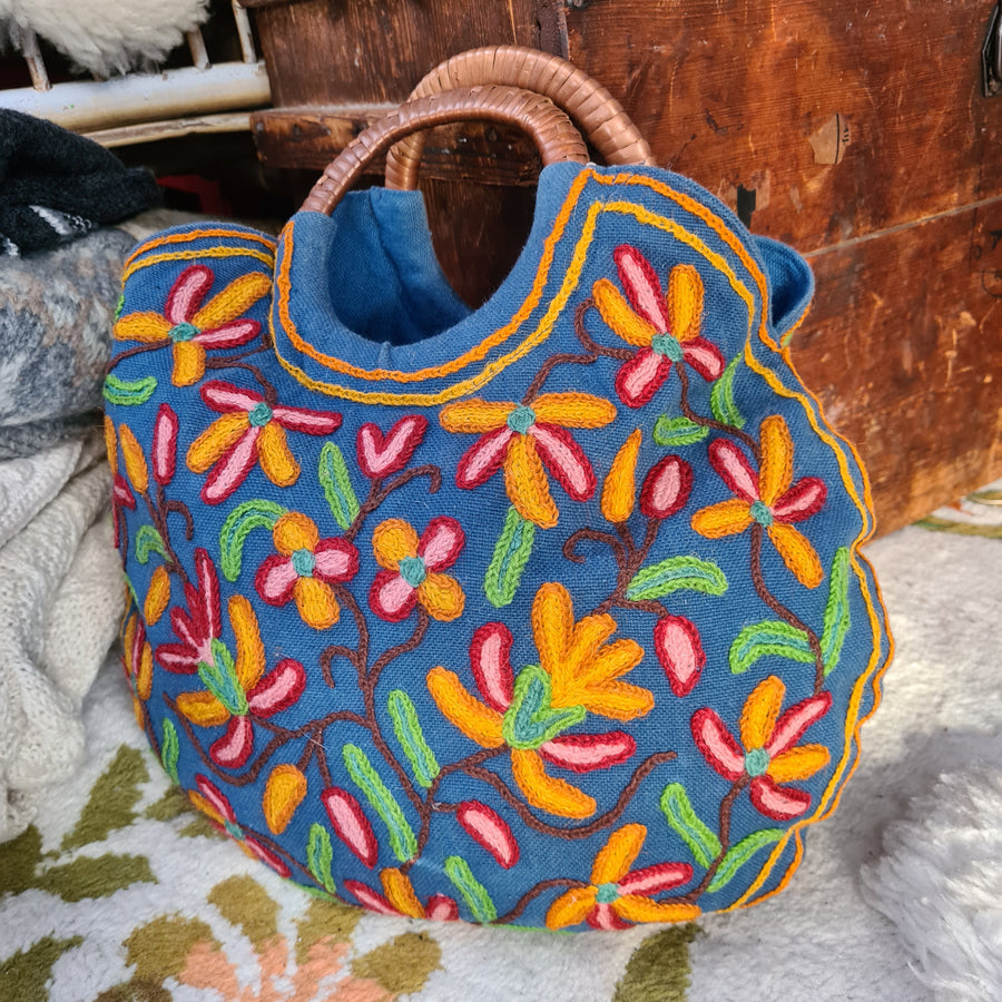 Vintage embroidered bag with wicker handles