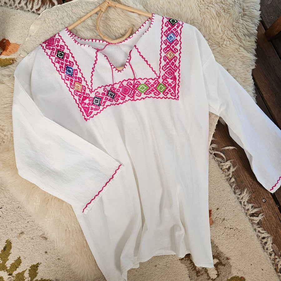 EMBROIDERED COTTON BLOUSE.