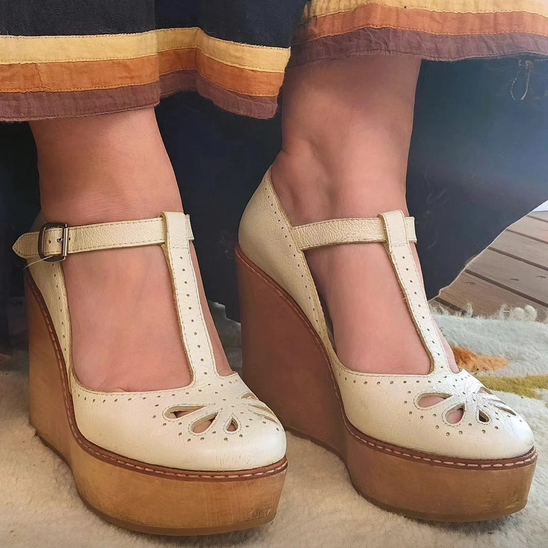 SANDALS HEELS & SNEAKERS