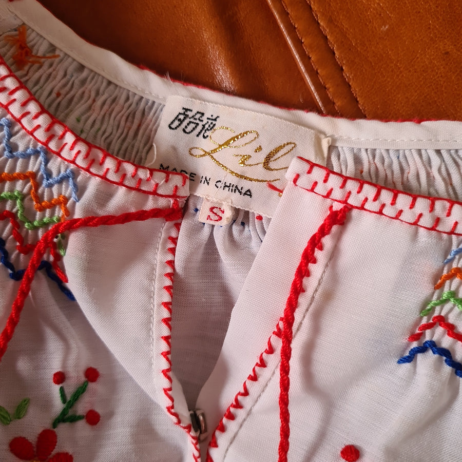 Original Vintage 70’s Boho Peasant White Top Embroidered Pattern S