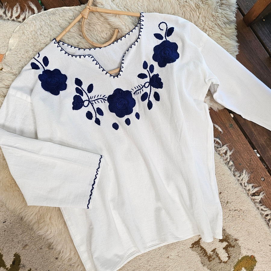 BLUE EMBROIDERED WHOTE COTTON BLOUSE