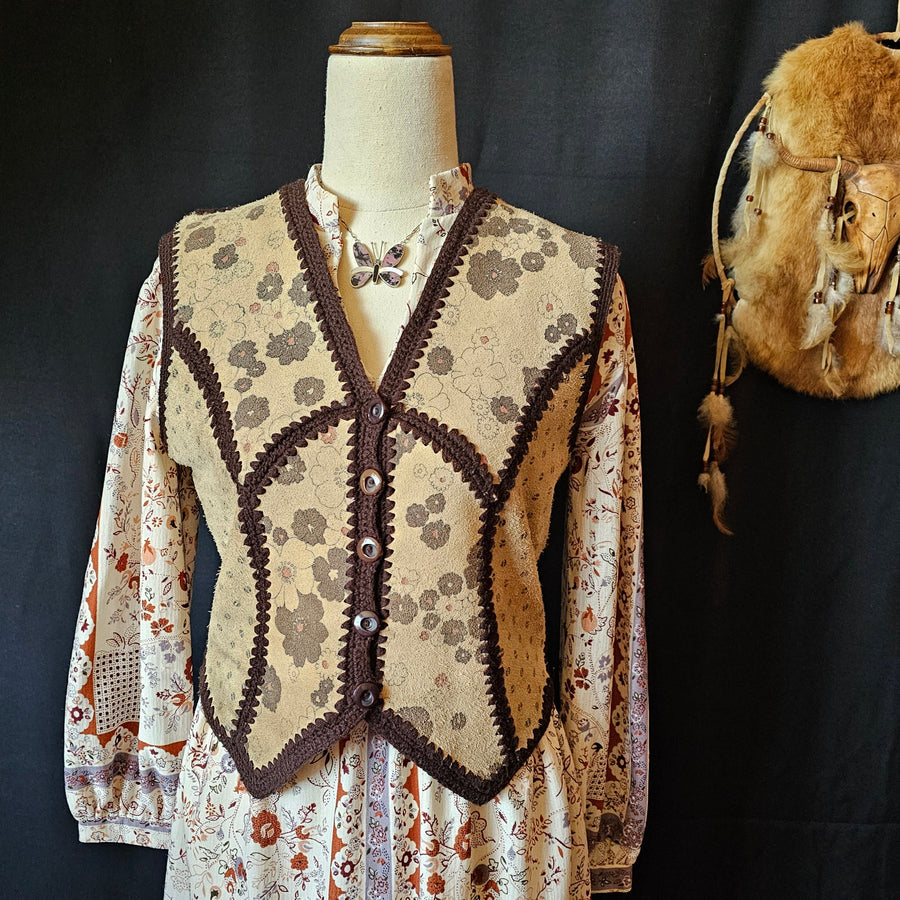 VINTAGE SUEDE FLORAL CROCHET VEST M 10