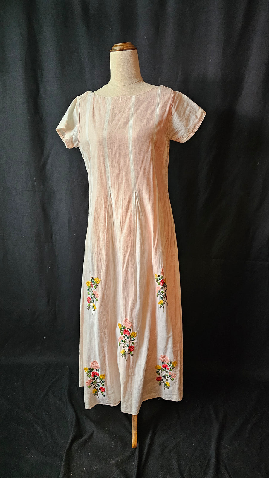 vintage cotton traditional style Indian dress with embroidery M/12