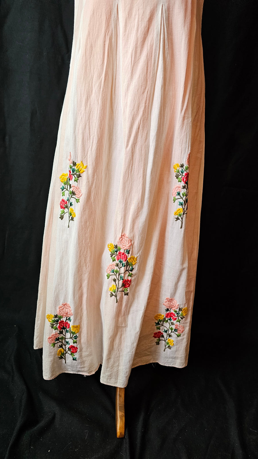 vintage cotton traditional style Indian dress with embroidery M/12