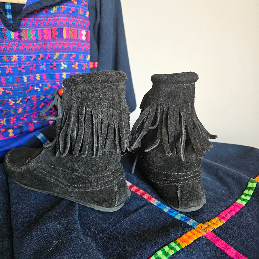 Minnetonka black Suede Fringe Tramper Moccasins Boots size 5