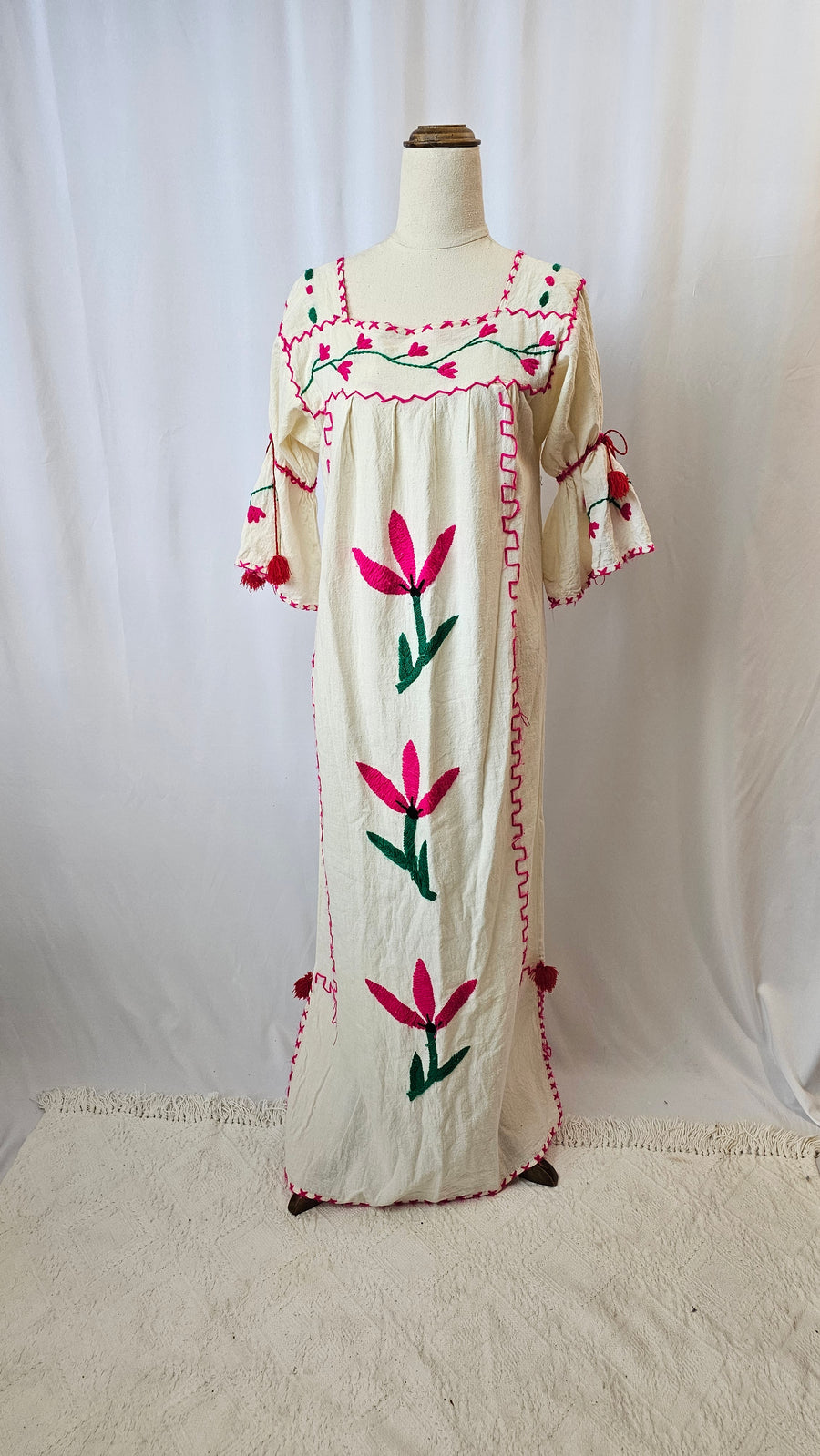 VINTAGE MEXICAN COTTON EMBROIDEERED DRESS M