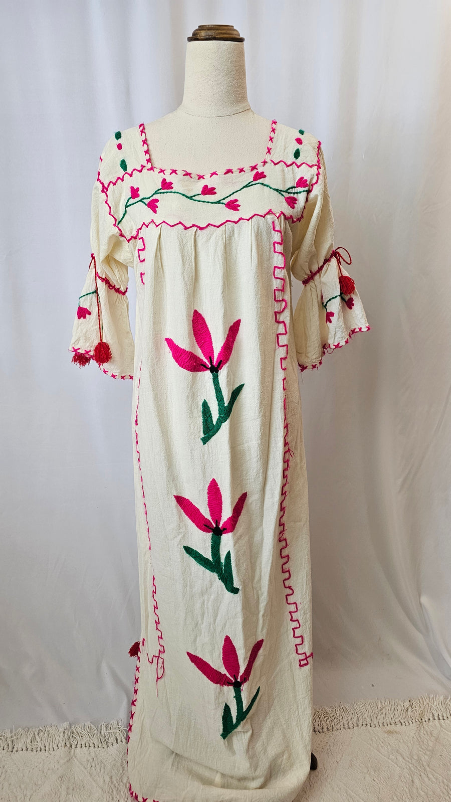 VINTAGE MEXICAN COTTON EMBROIDEERED DRESS M