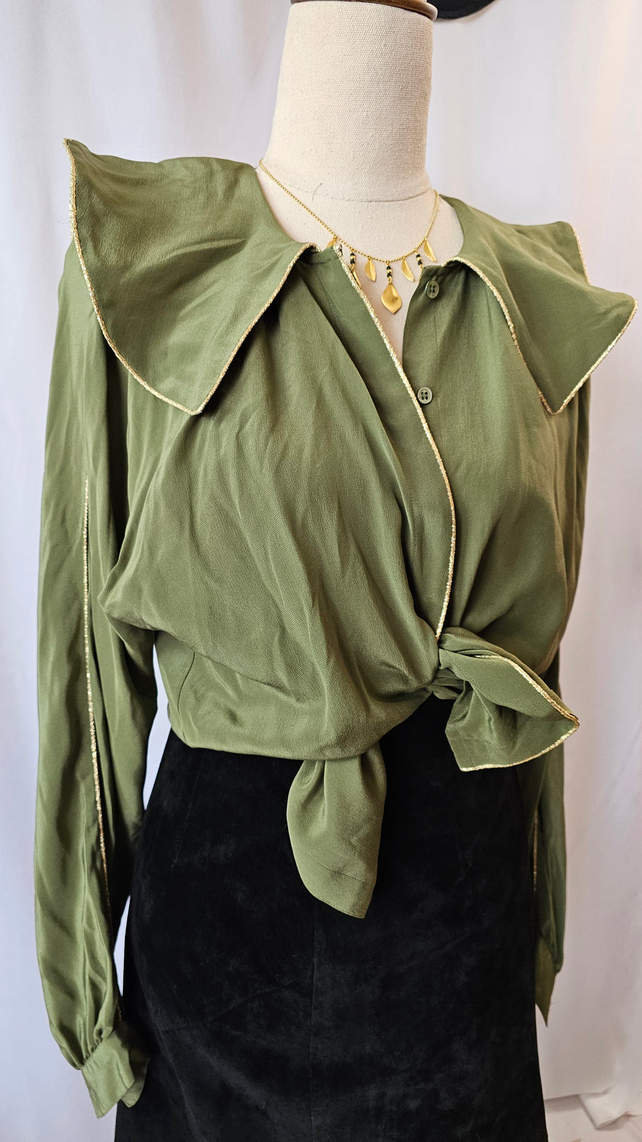 70s VINTAGE OLIVE GREEN SILK SHIRT