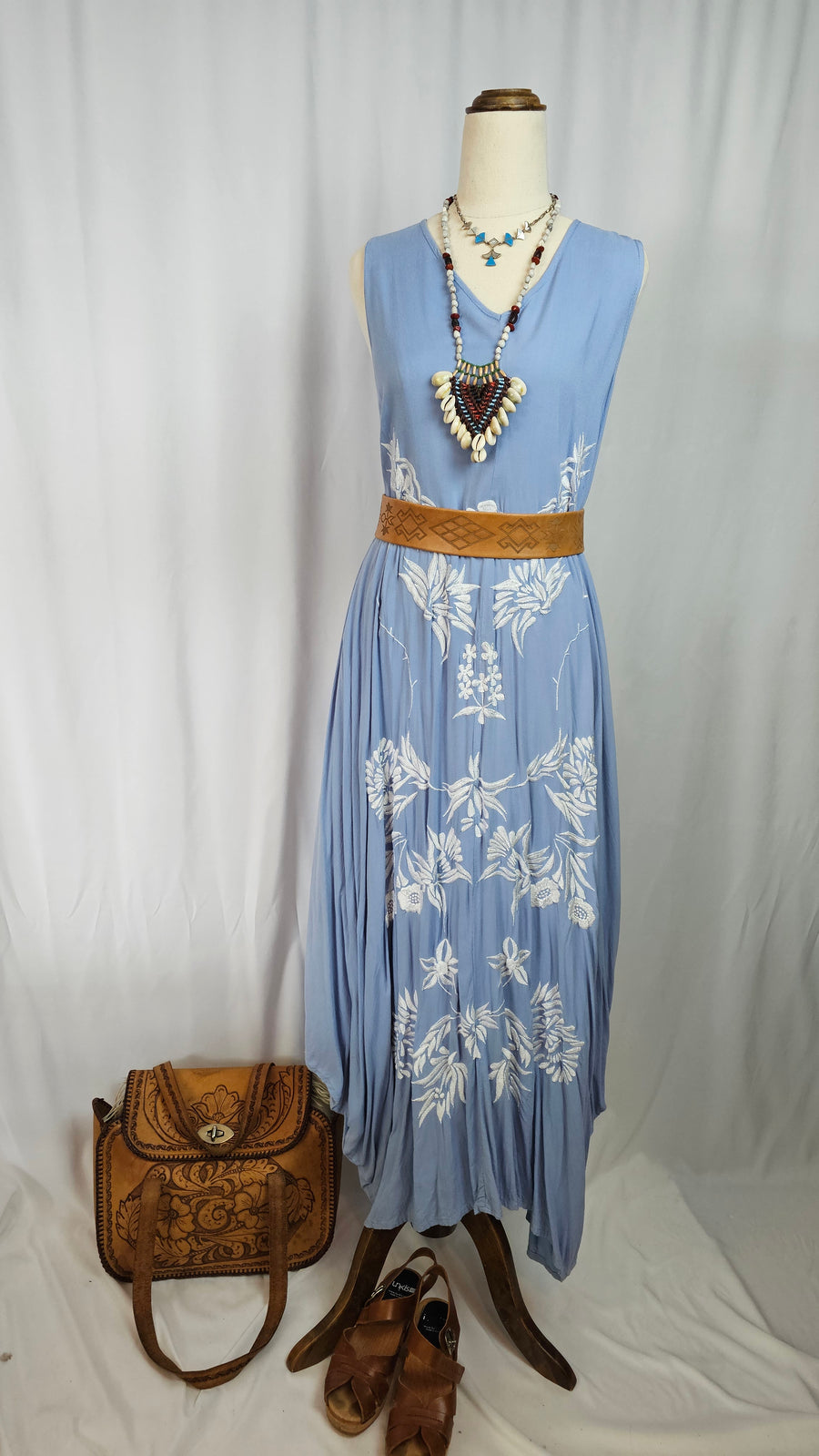 Fillyboo - Story Of Seeker Maxi Dress in Blue Floral size Small