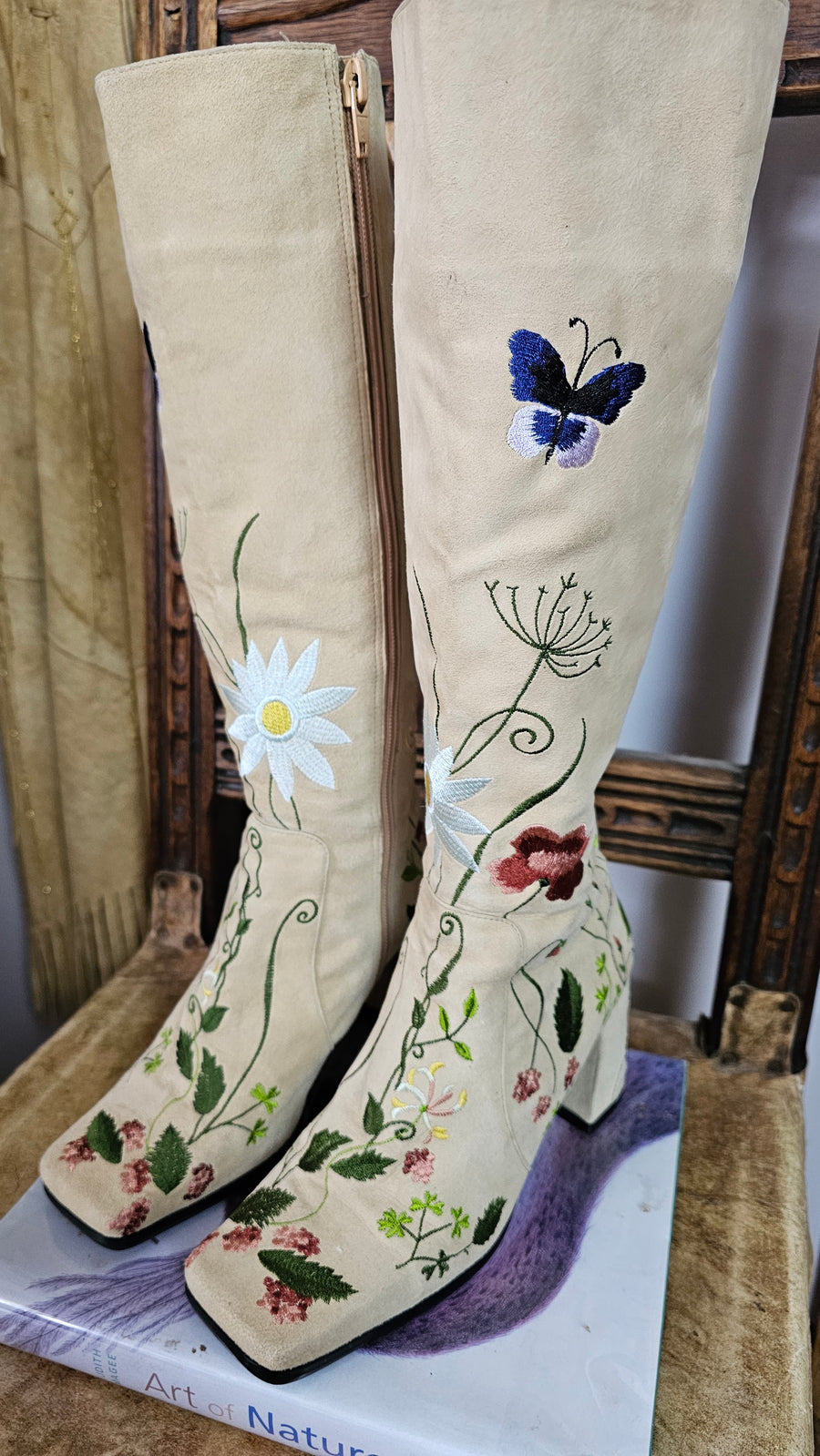 EMBROIDERED BONE LEATHER BOOTS 36