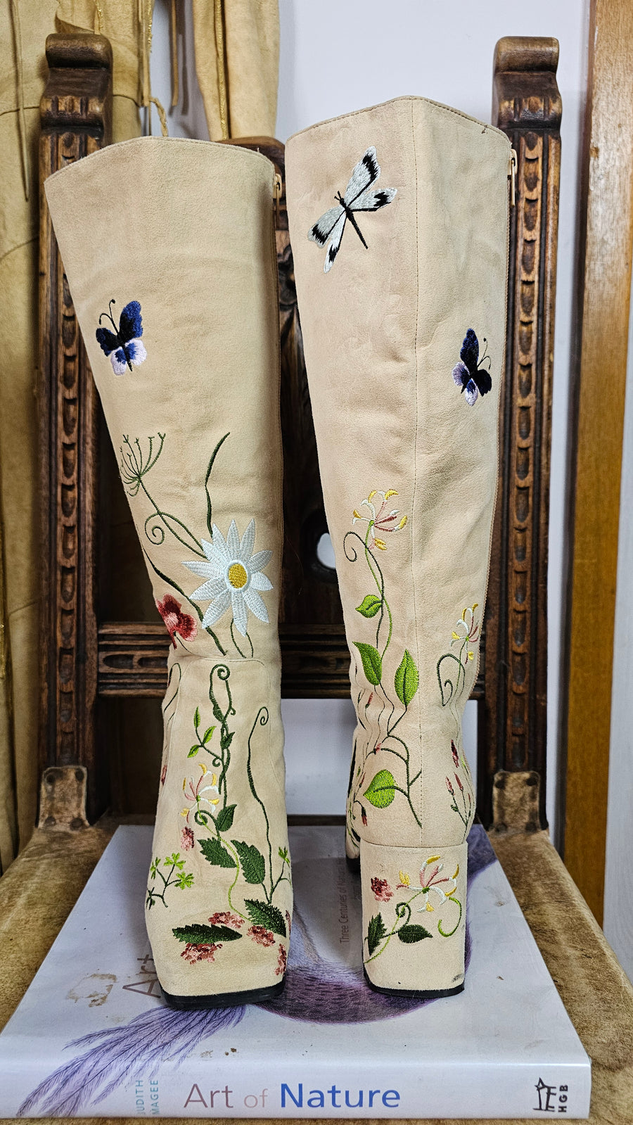 EMBROIDERED BONE LEATHER BOOTS 36