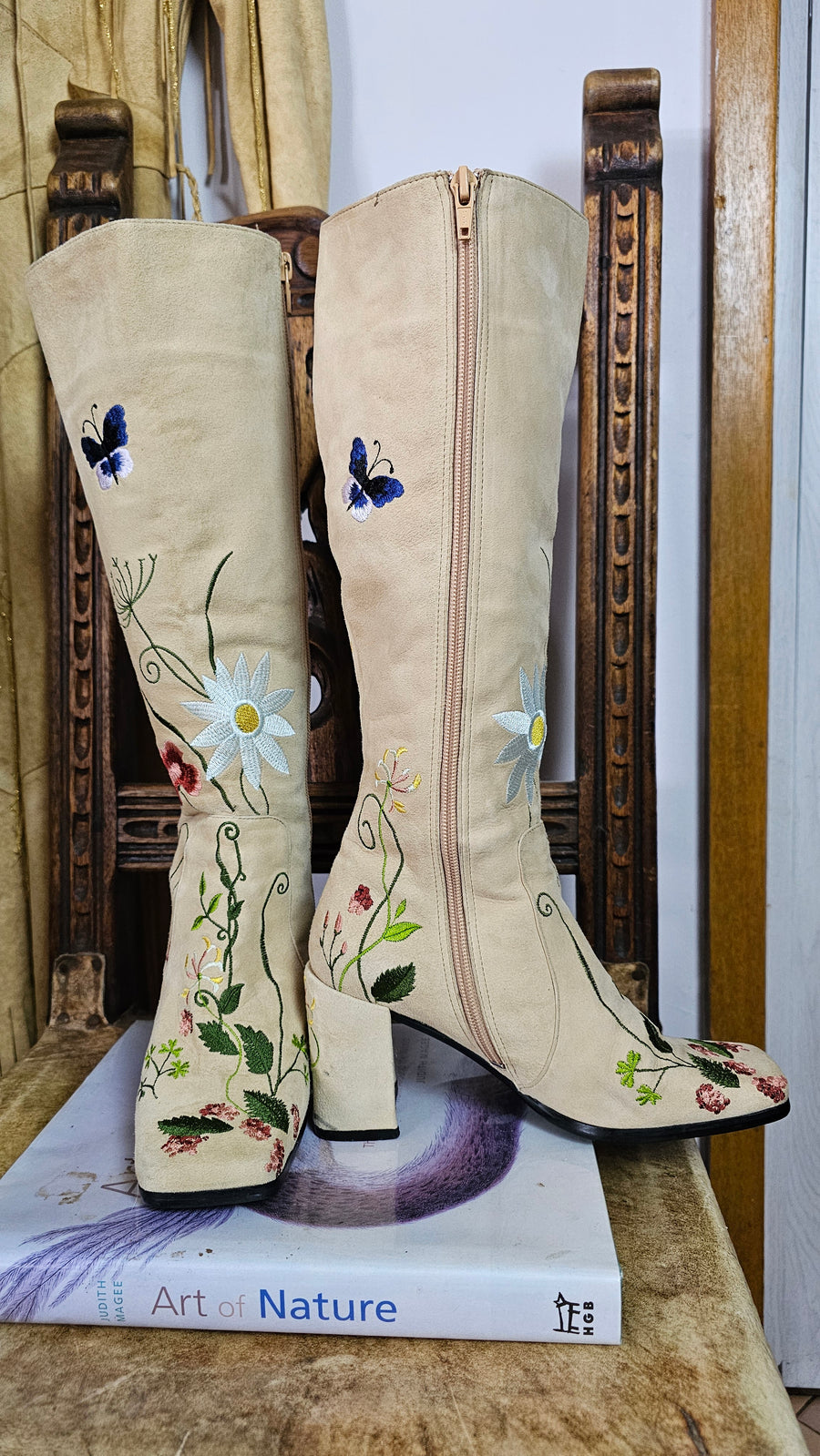 EMBROIDERED BONE LEATHER BOOTS 36