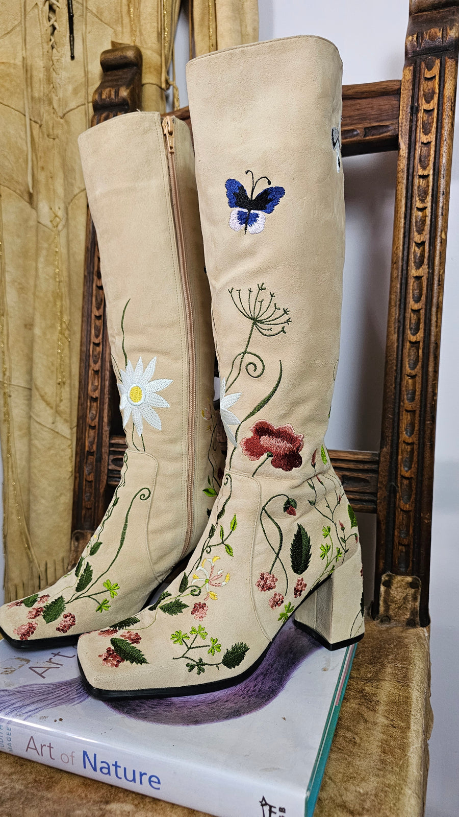 EMBROIDERED BONE LEATHER BOOTS 36