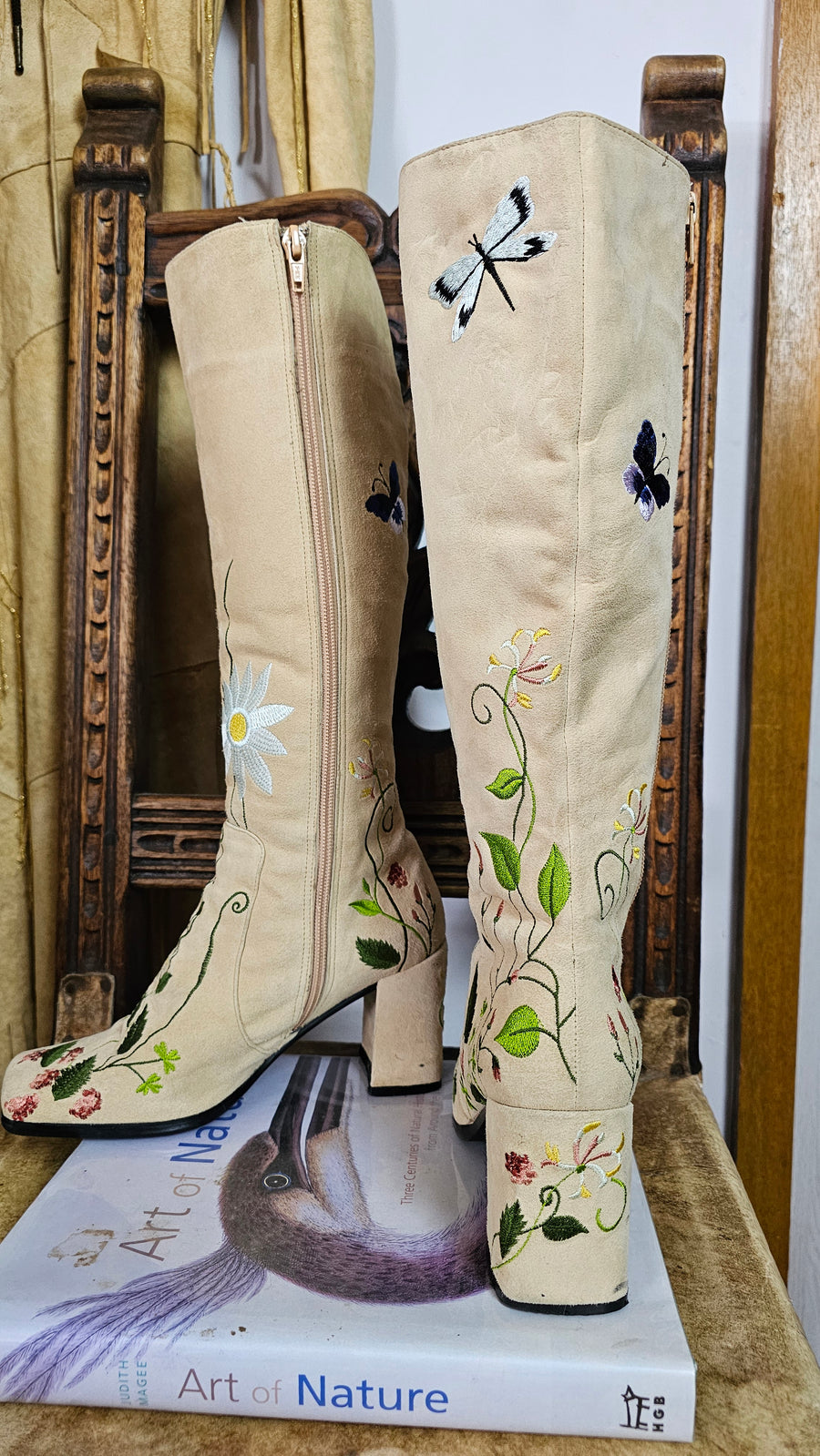 EMBROIDERED BONE LEATHER BOOTS 36