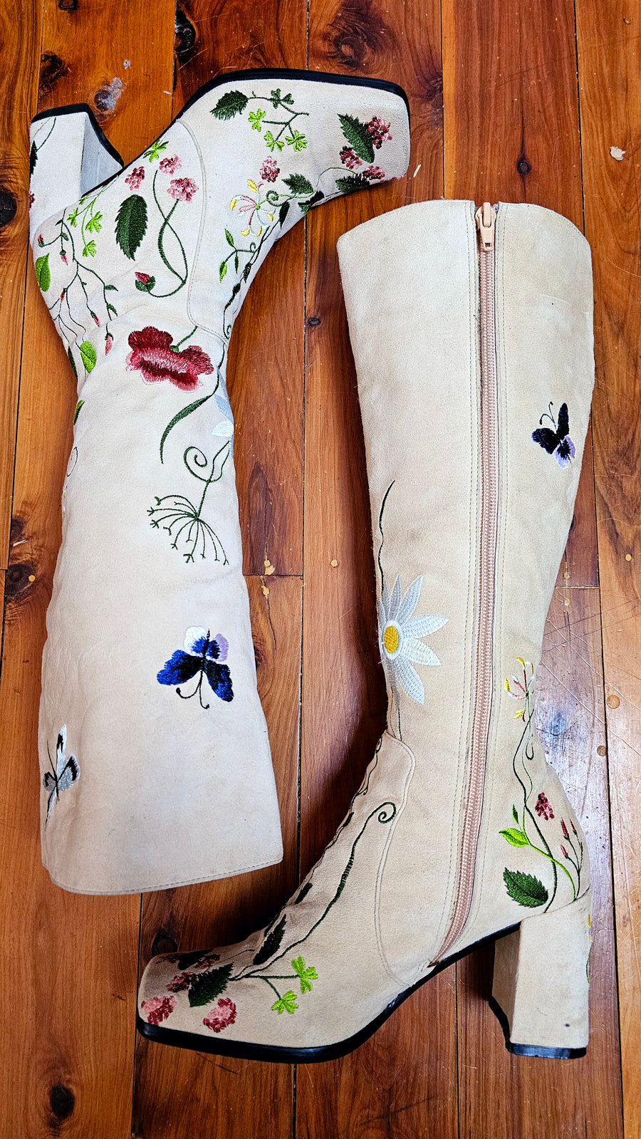 EMBROIDERED BONE LEATHER BOOTS 36