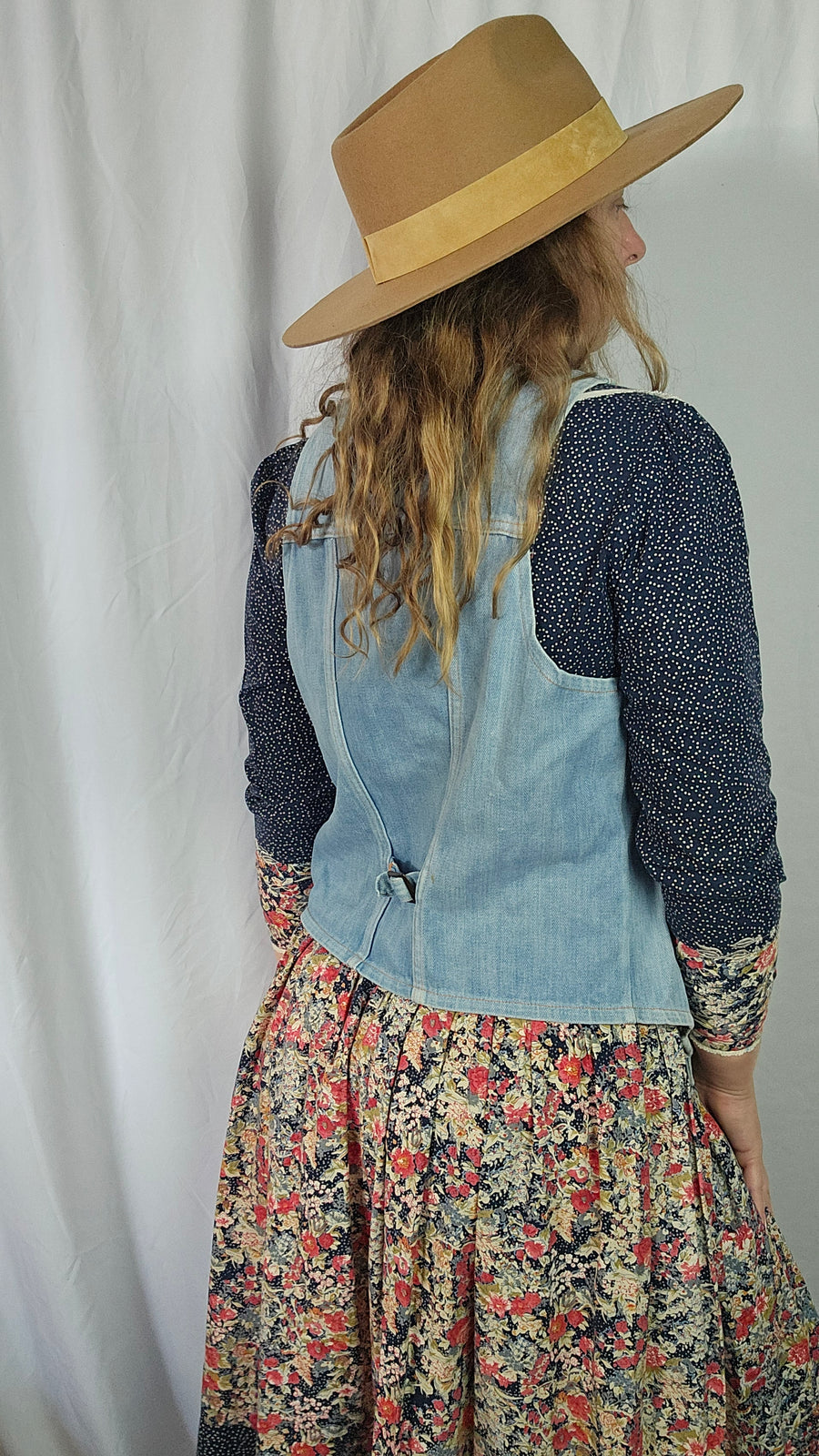 GENUINE VINTAGE 70s  denim vest with button-up 10/12