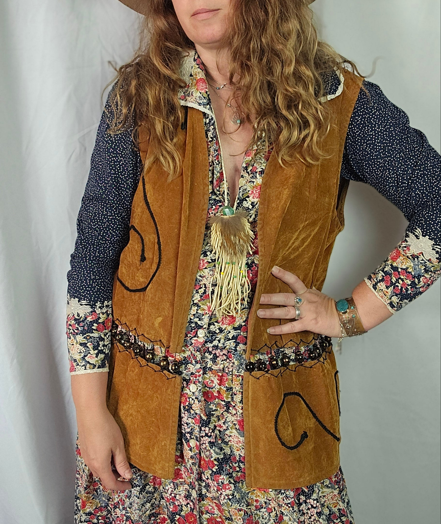 Vintage 1970s Velvet Vest with Beaded Trim – Boho Festival Style