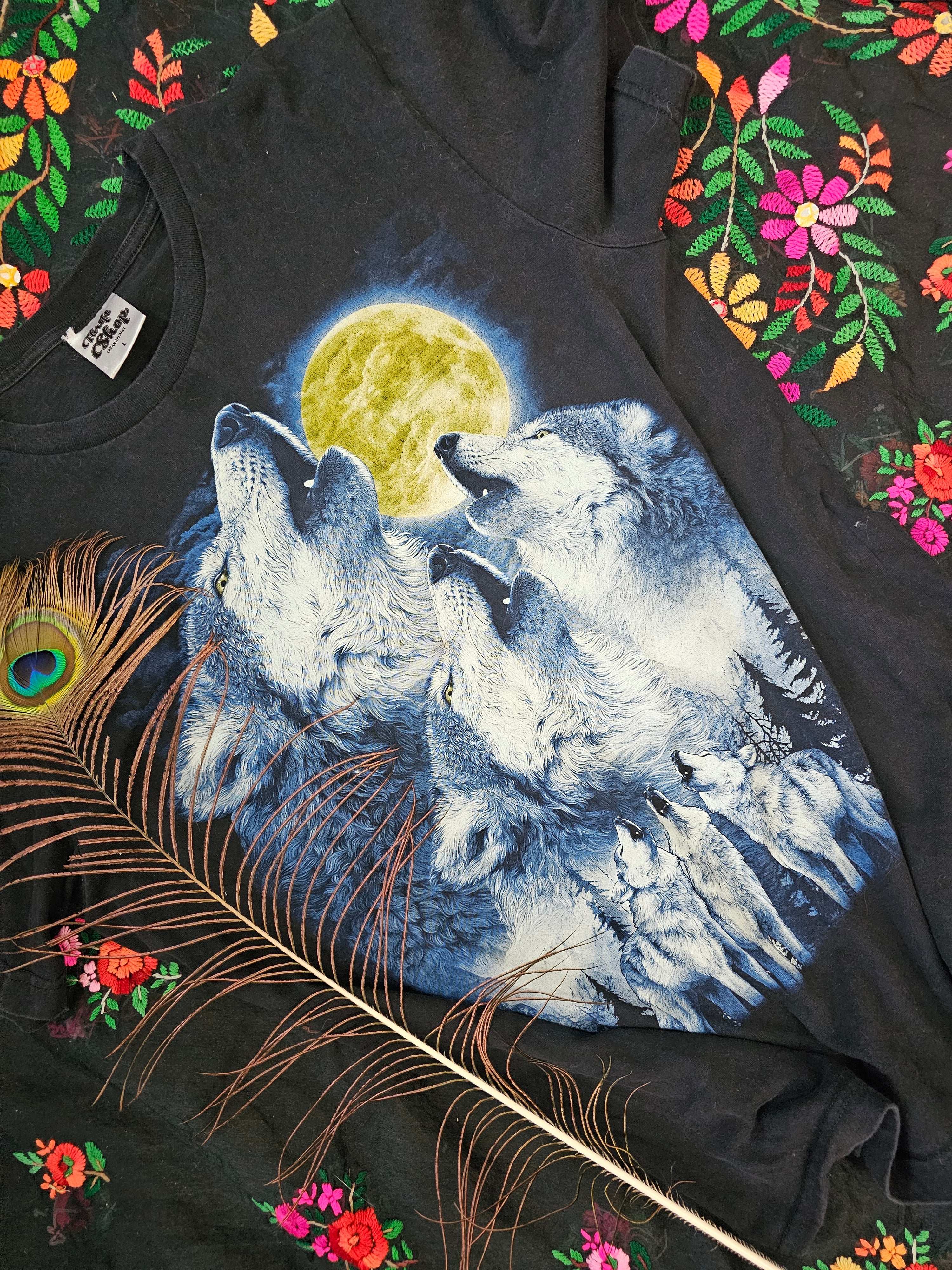 Vintage Wolf Moon Tee – Size L