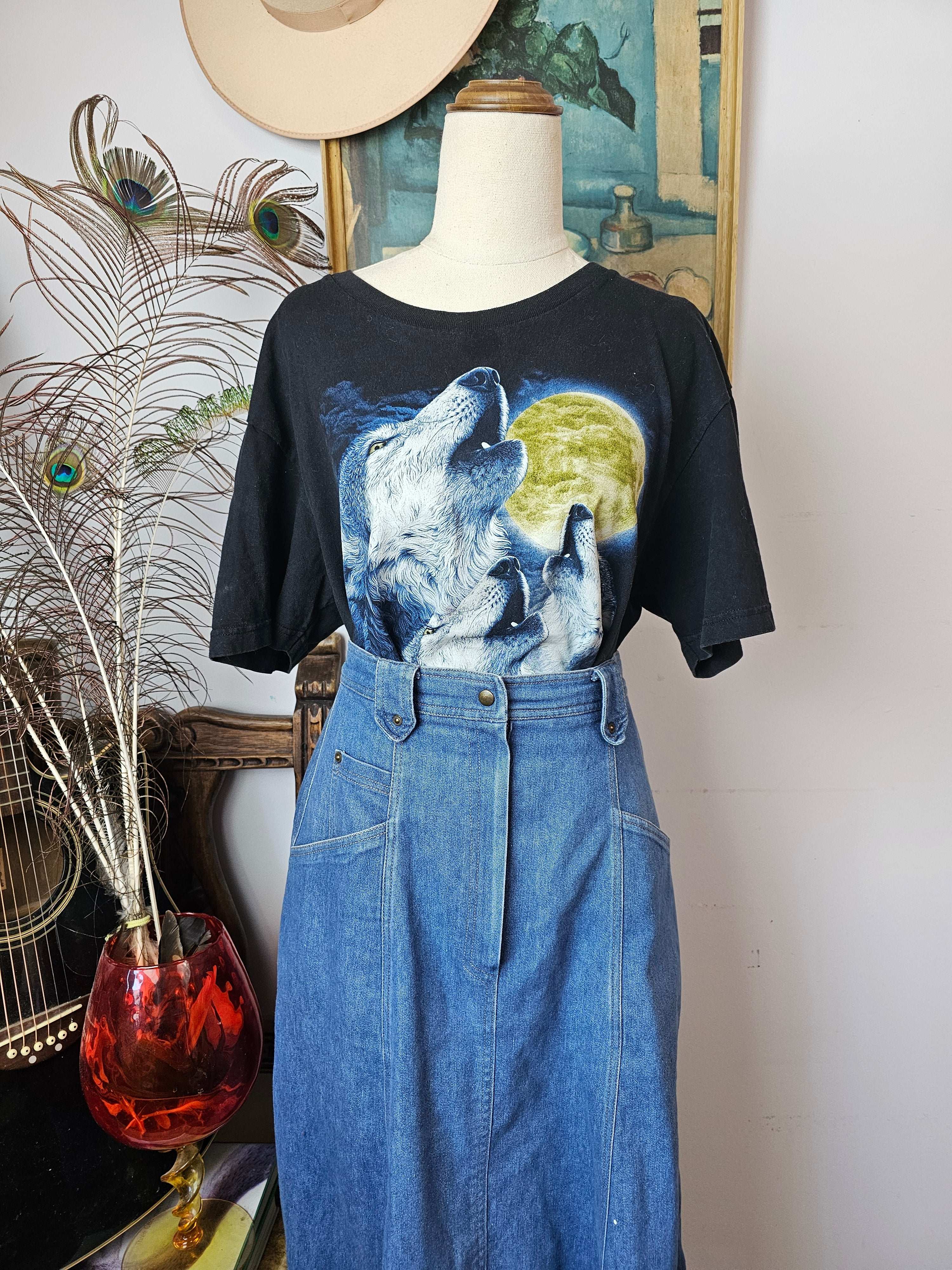 Vintage Wolf Moon Tee – Size L