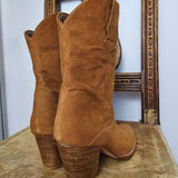 Tanah folk Mustang boots 37 NEW