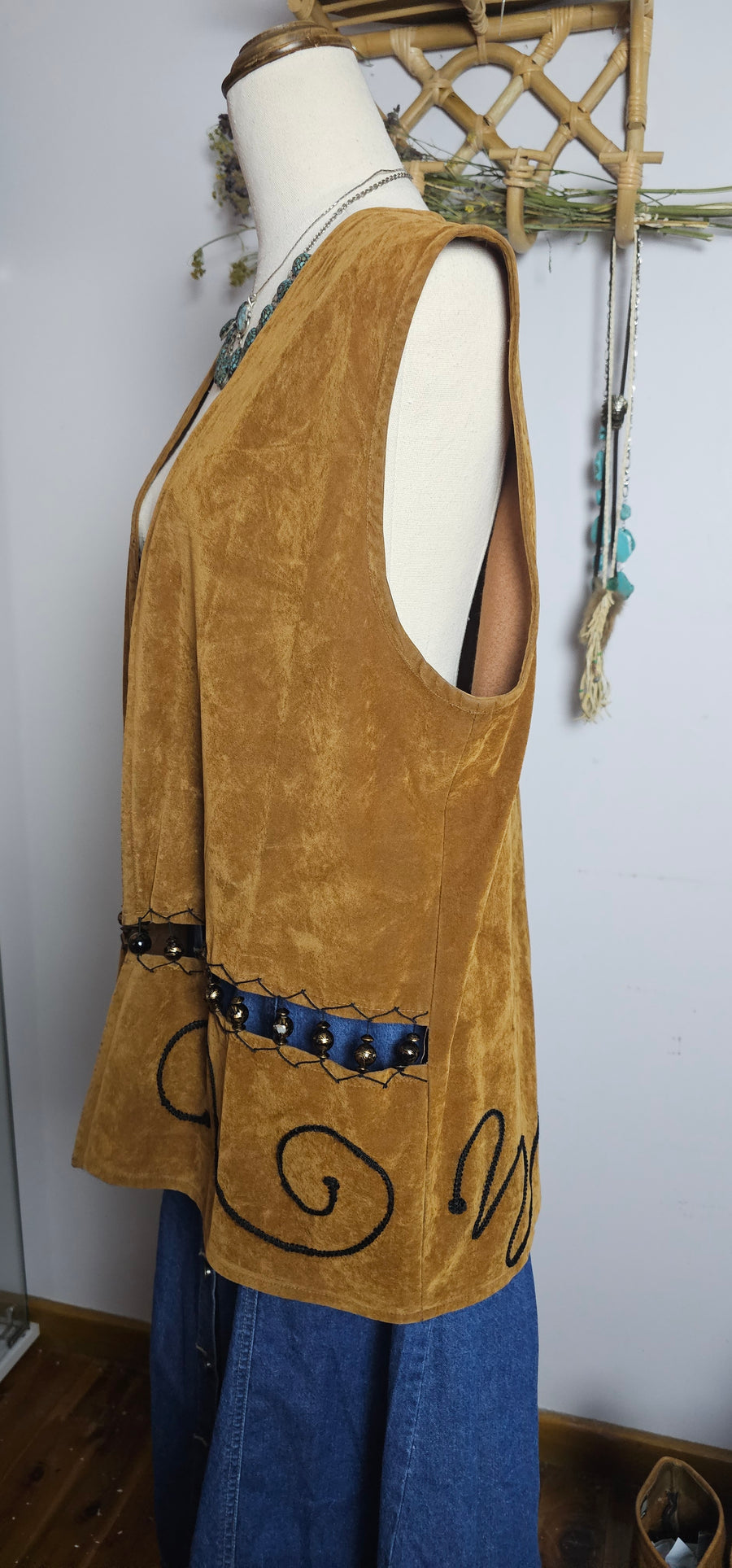 Vintage 1970s Velvet Vest with Beaded Trim – Boho Festival Style