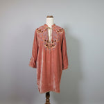 Vintage-style dress on a mannequin against a plain background