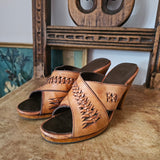 Vintage 70s Woven Leather Mule Sandals — Brown/Tan 23cm toe to heel