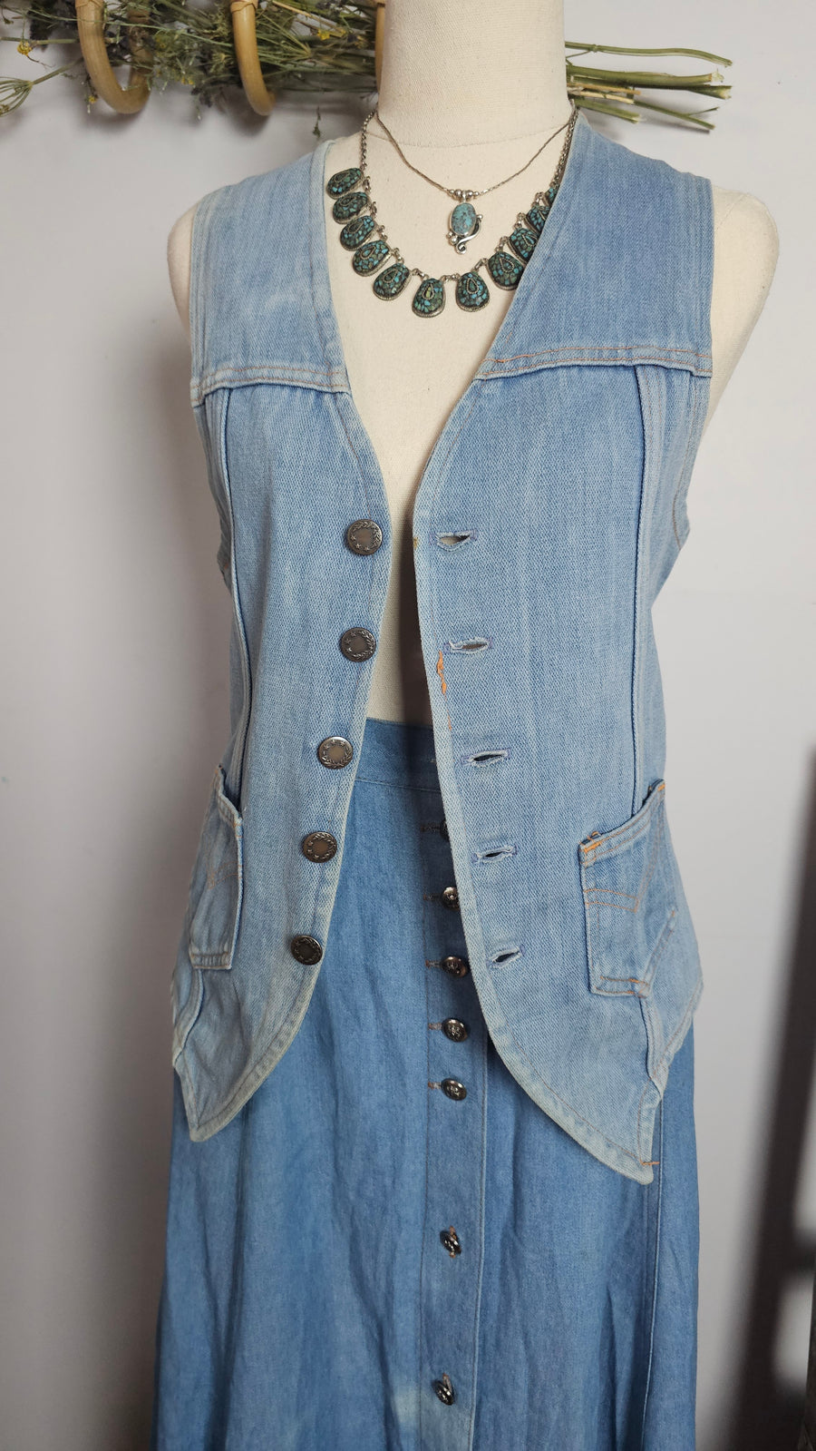 GENUINE VINTAGE 70s  denim vest with button-up 10/12