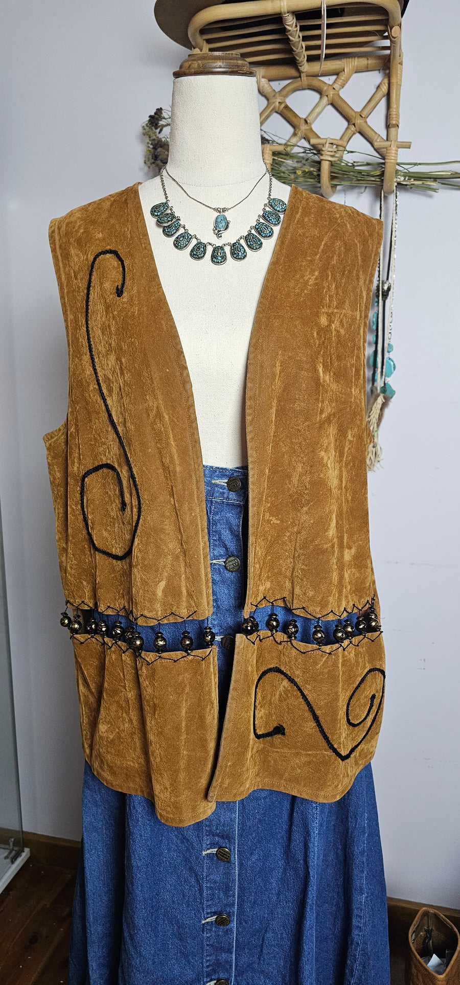 Vintage 1970s Velvet Vest with Beaded Trim – Boho Festival Style