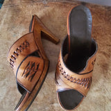 Vintage 70s Woven Leather Mule Sandals — Brown/Tan 23cm toe to heel
