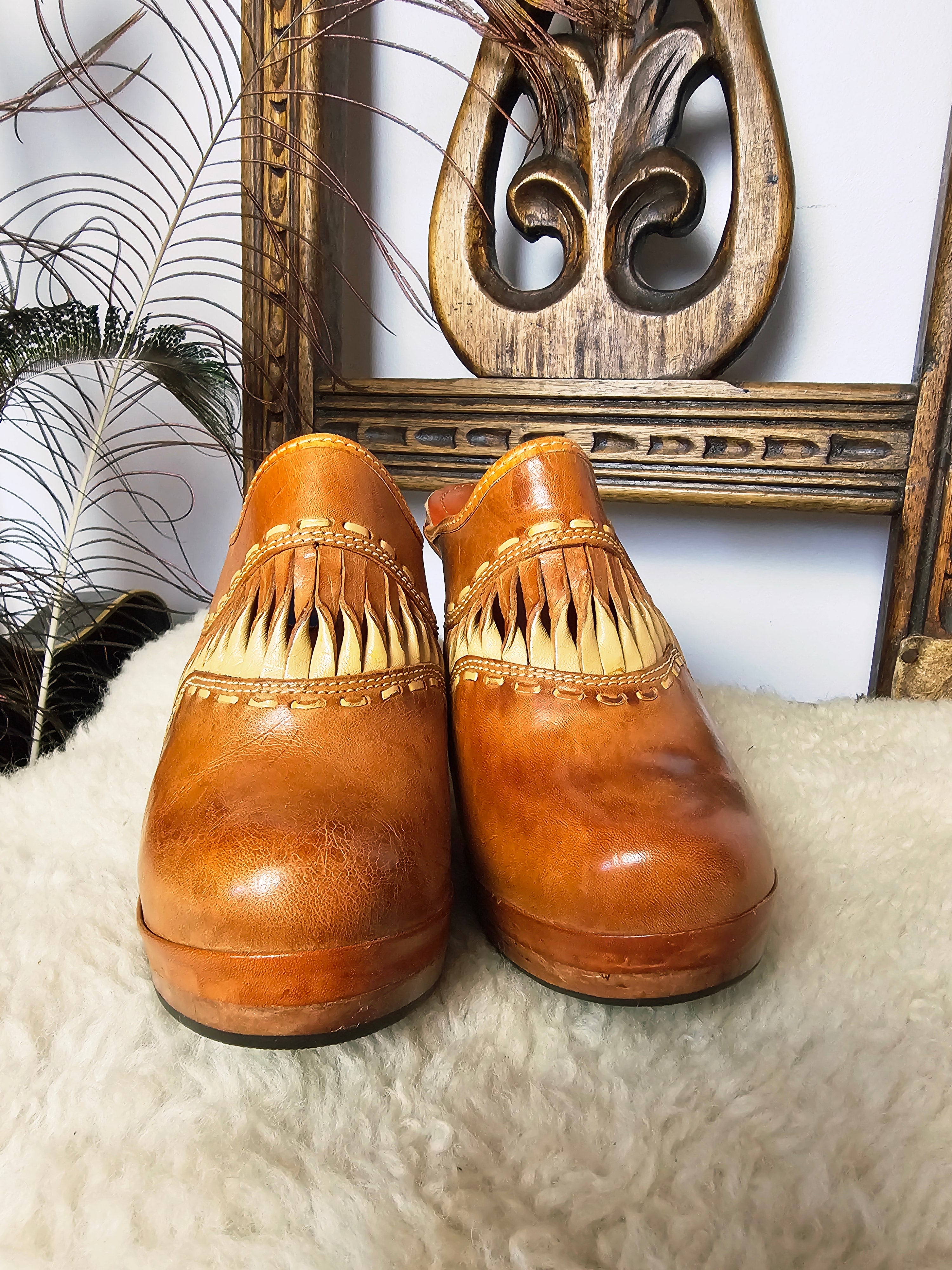 Front view of Vintage Wild Pair Tan Leather Mules – Size 37 showcasing 70s-style stitching and fringe leather accents on the upper.