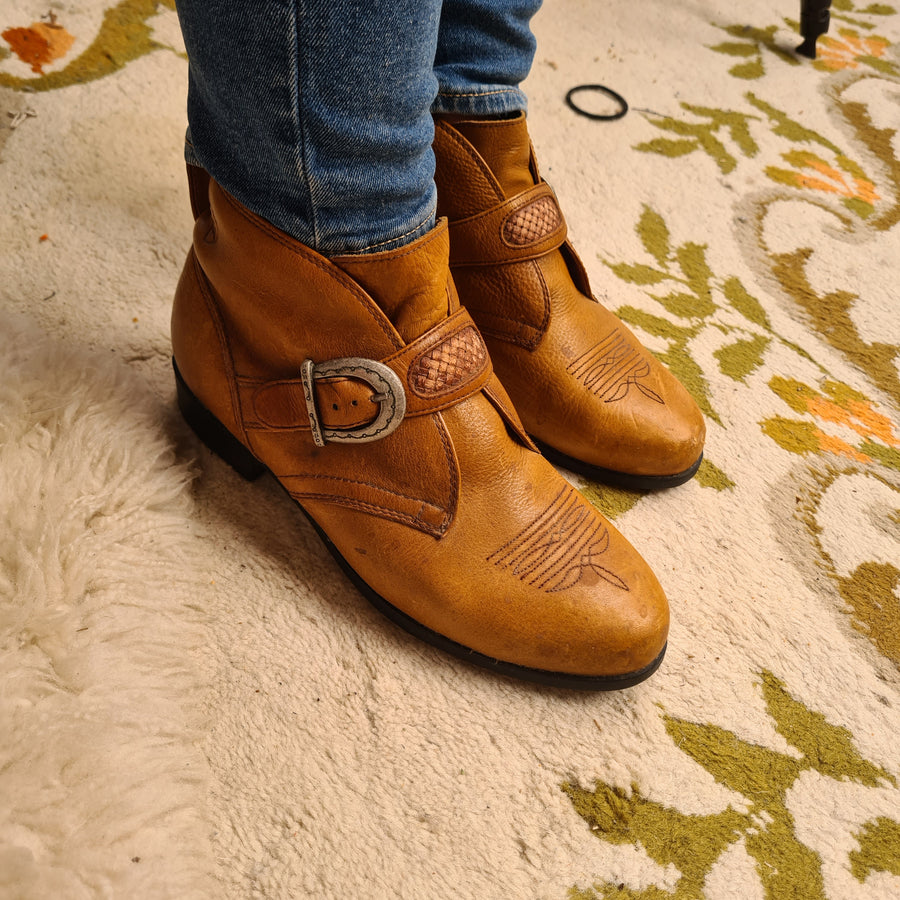 Ariat Vintage Tan Ankle boots size 7.5/8